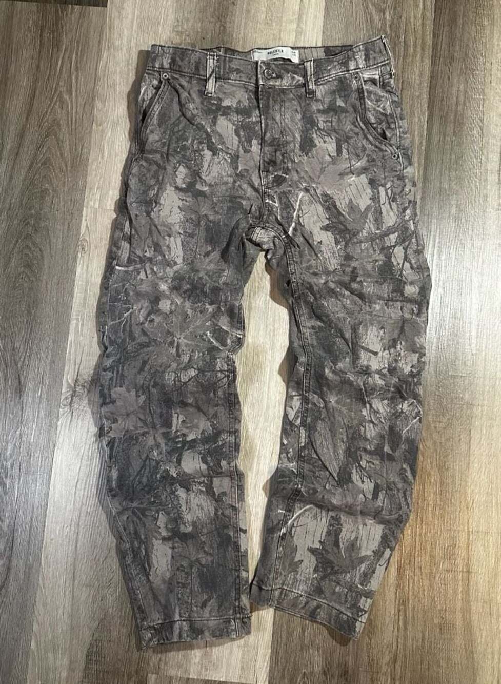 Hollister Loose Fit Camo Print Pants Size 30x32